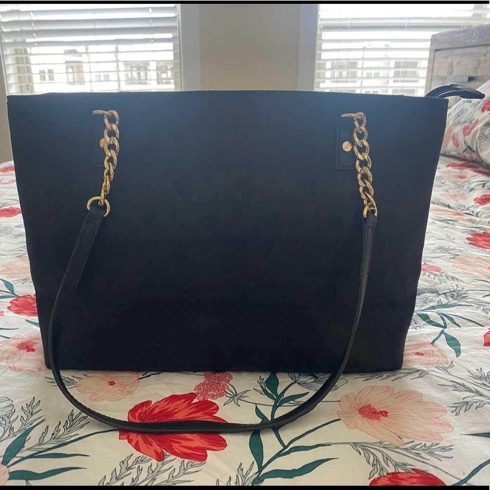 Micheal Kors Medium handbag
